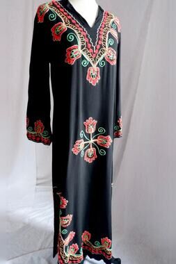 1970s Vintage Embroidered Black Kaftan Dress – Size S/M